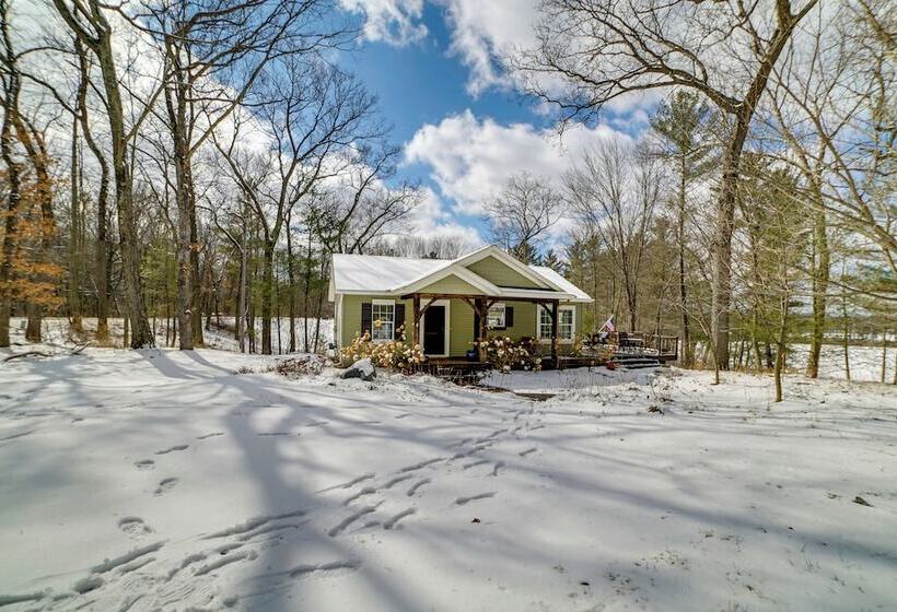 Cozy Lakeside Cottage: Pontoon, Kayaks, Grill