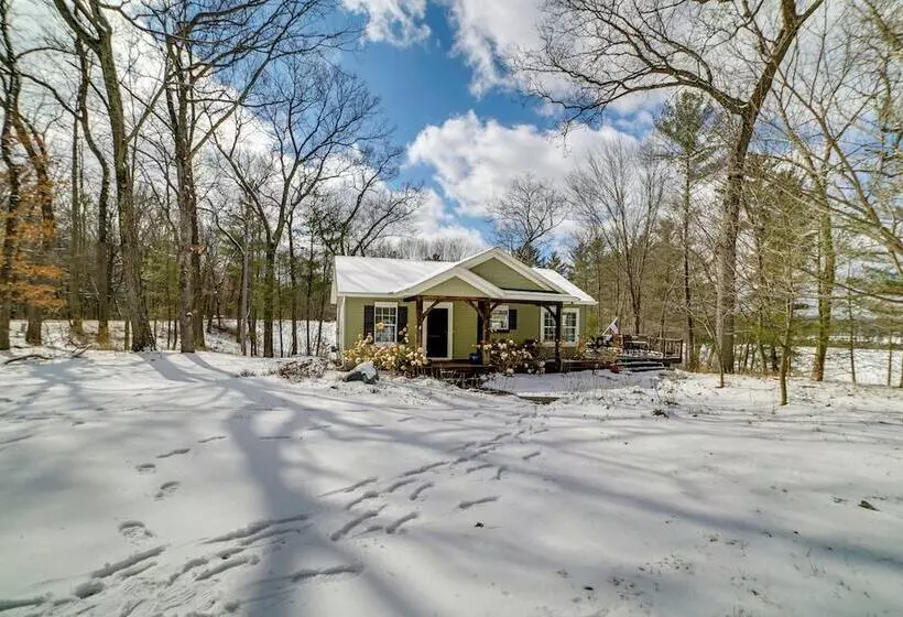 Cozy Lakeside Cottage: Pontoon, Kayaks, Grill