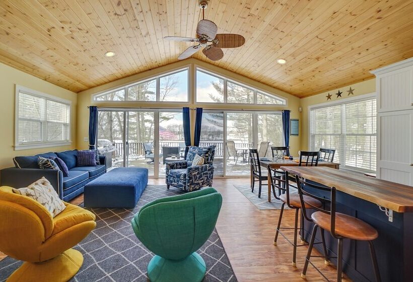 Cozy Lakeside Cottage: Pontoon, Kayaks, Grill