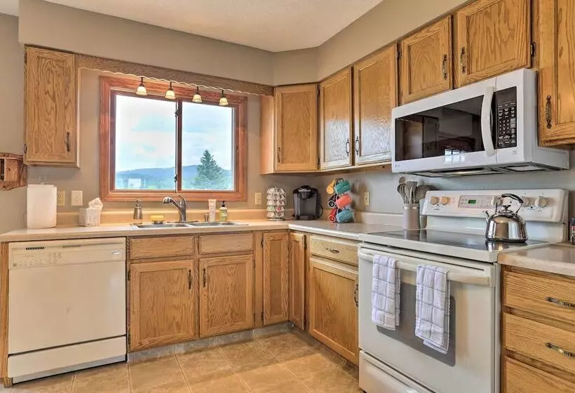Cozy Sturgis Home W/ Yard, 2 Mi To Main St!