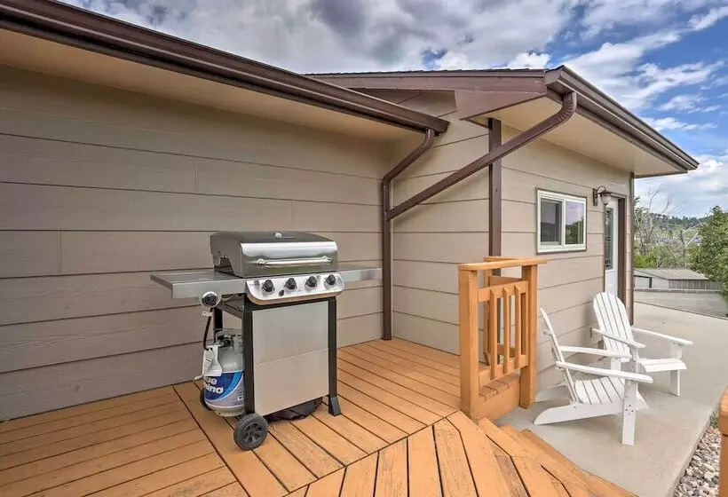 Cozy Sturgis Home W/ Yard, 2 Mi To Main St!