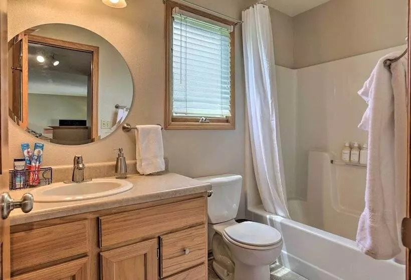 Cozy Sturgis Home W/ Yard, 2 Mi To Main St!