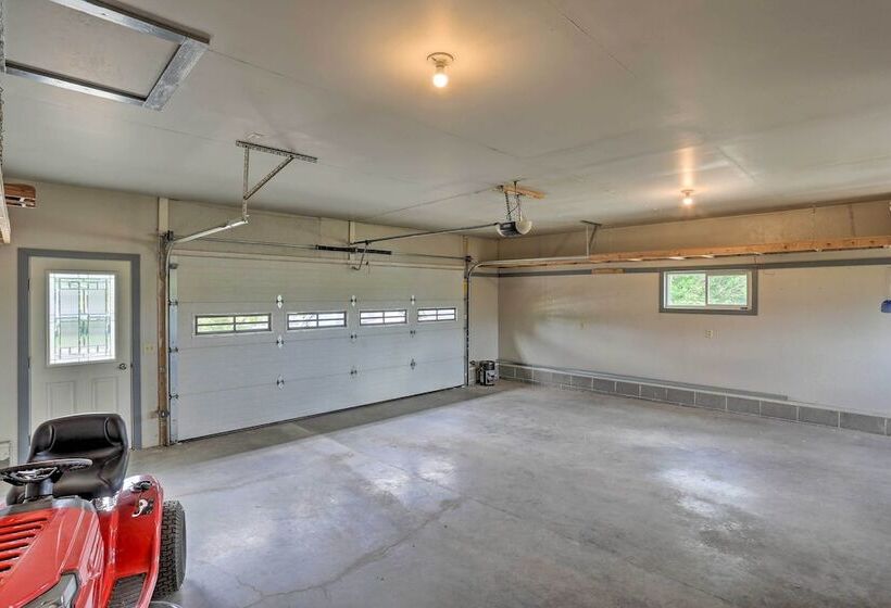 Cozy Sturgis Home W/ Yard, 2 Mi To Main St!