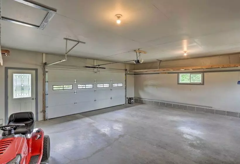 Cozy Sturgis Home W/ Yard, 2 Mi To Main St!