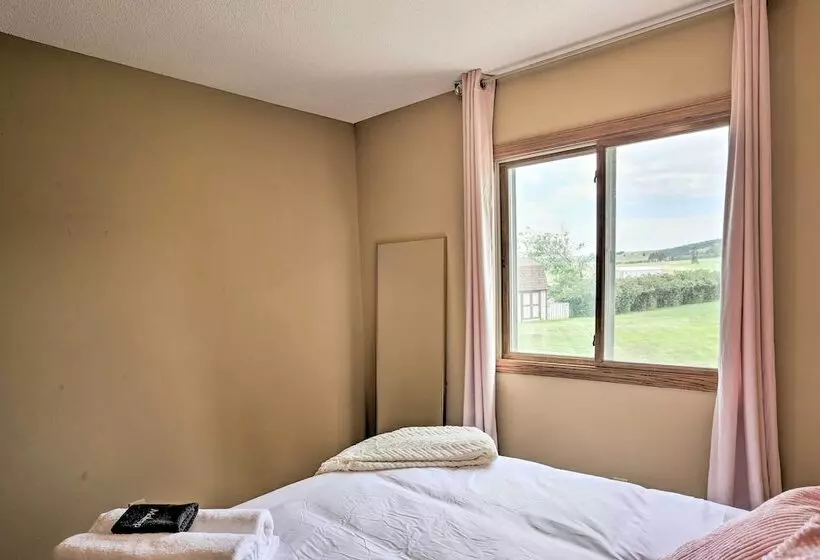 Cozy Sturgis Home W/ Yard, 2 Mi To Main St!
