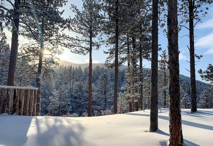 Custom Angel Fire Home: Views, Hot Tub & Fire Pit!