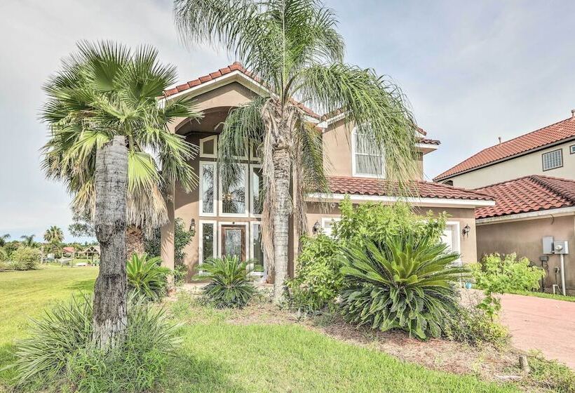 8 Mi To Kemah Boardwalk: Texas Gulf Home W/ Patio