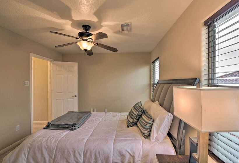 8 Mi To Kemah Boardwalk: Texas Gulf Home W/ Patio