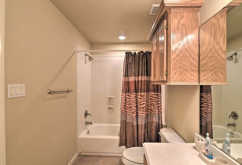 8 Mi To Kemah Boardwalk: Texas Gulf Home W/ Patio