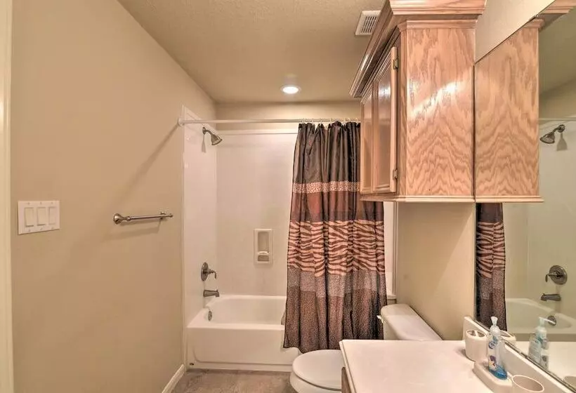 8 Mi To Kemah Boardwalk: Texas Gulf Home W/ Patio