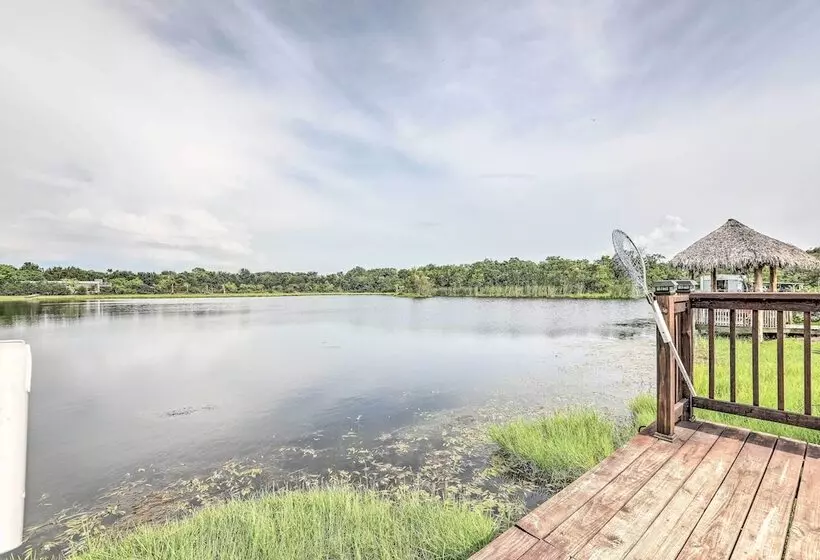 8 Mi To Kemah Boardwalk: Texas Gulf Home W/ Patio