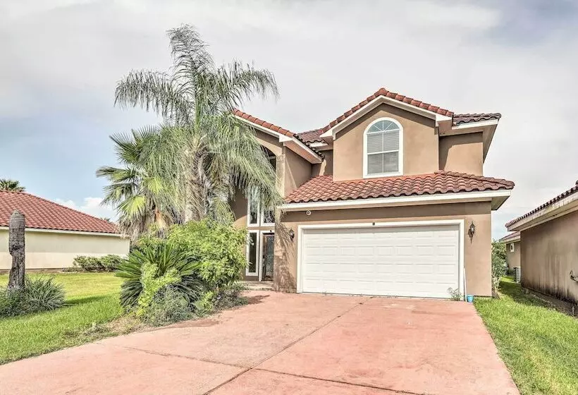 8 Mi To Kemah Boardwalk: Texas Gulf Home W/ Patio