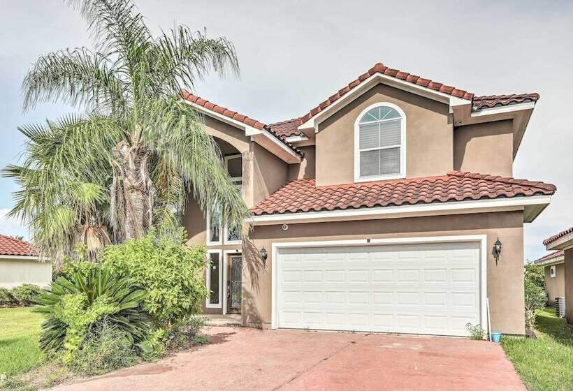 8 Mi To Kemah Boardwalk: Texas Gulf Home W/ Patio