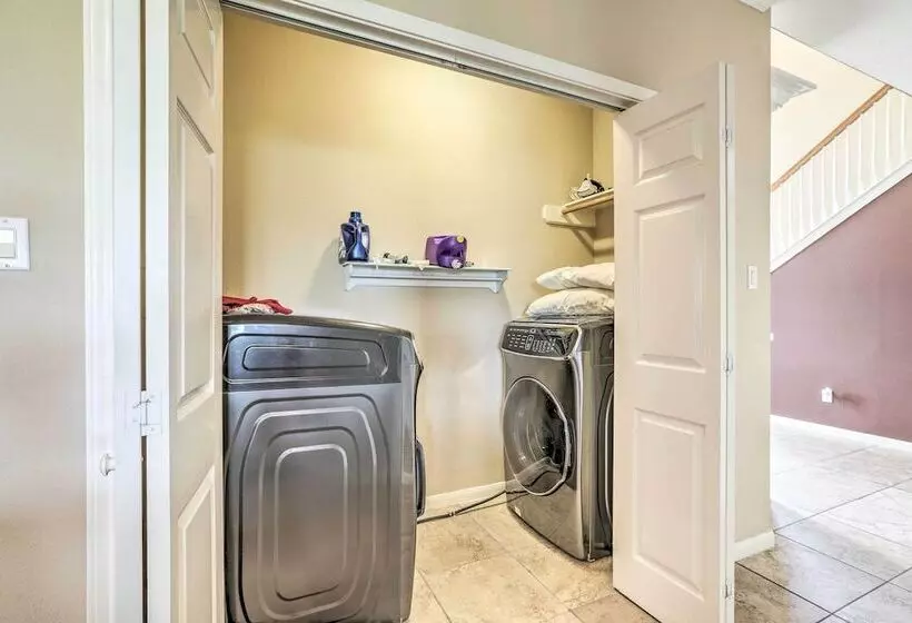 8 Mi To Kemah Boardwalk: Texas Gulf Home W/ Patio