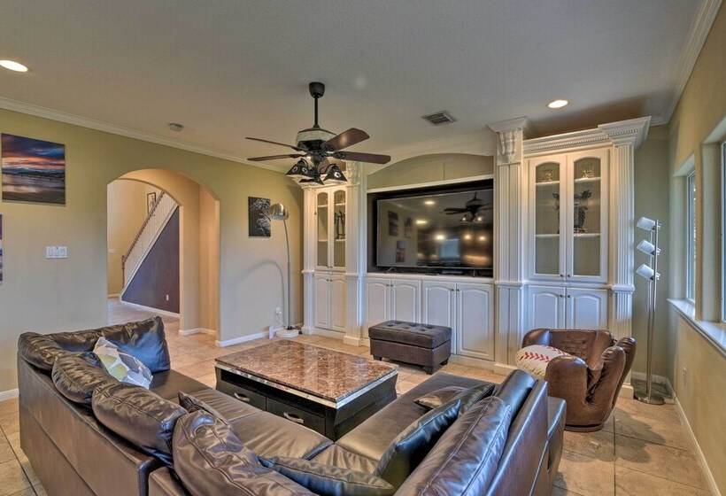 8 Mi To Kemah Boardwalk: Texas Gulf Home W/ Patio