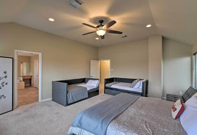 8 Mi To Kemah Boardwalk: Texas Gulf Home W/ Patio