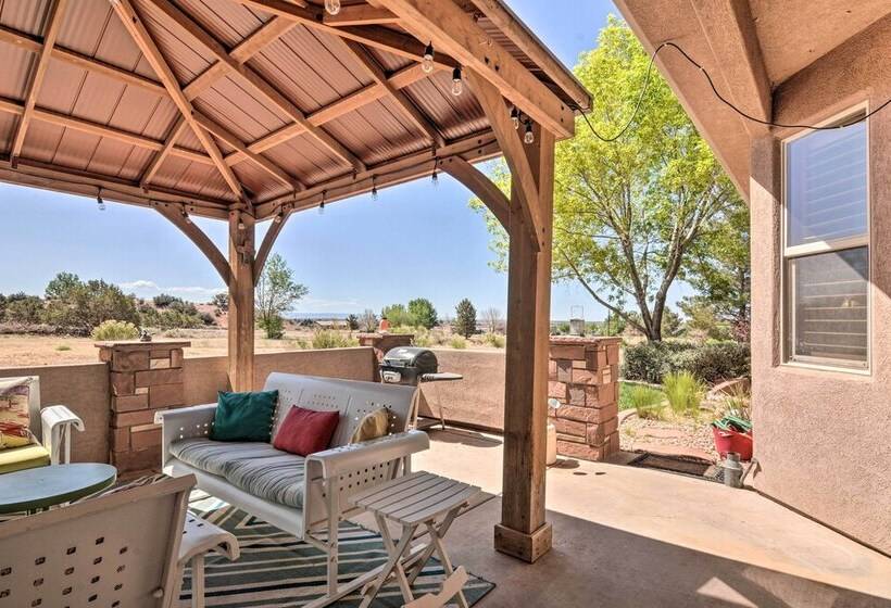 Elegant Kanab Home: Mtn Views & Hiking Trail!