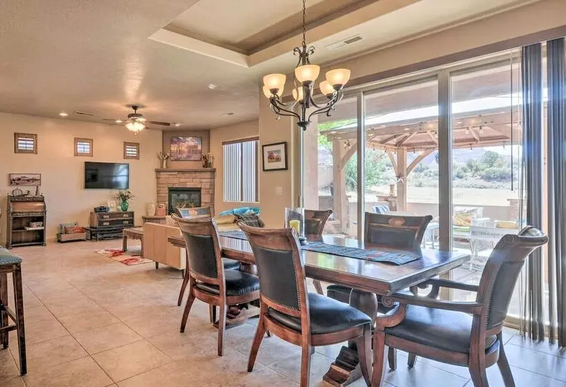 Elegant Kanab Home: Mtn Views & Hiking Trail!