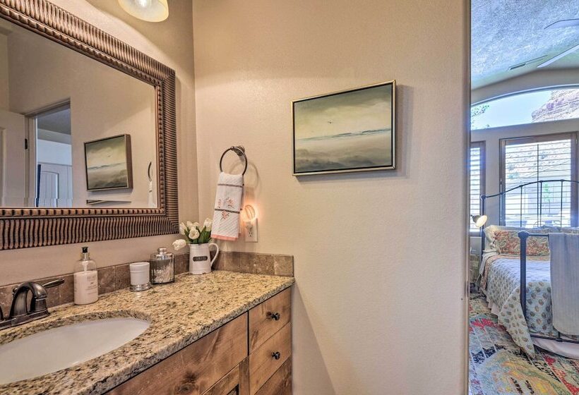 Elegant Kanab Home: Mtn Views & Hiking Trail!