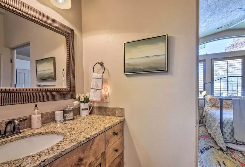 Elegant Kanab Home: Mtn Views & Hiking Trail!