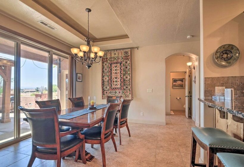 Elegant Kanab Home: Mtn Views & Hiking Trail!