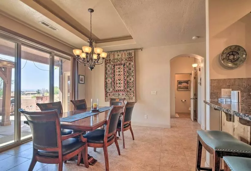 Elegant Kanab Home: Mtn Views & Hiking Trail!