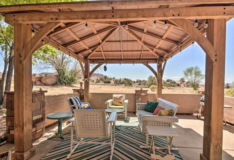 Elegant Kanab Home: Mtn Views & Hiking Trail!