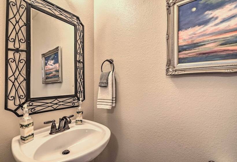 Elegant Kanab Home: Mtn Views & Hiking Trail!