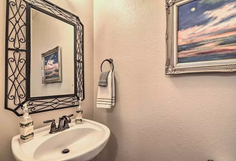 Elegant Kanab Home: Mtn Views & Hiking Trail!