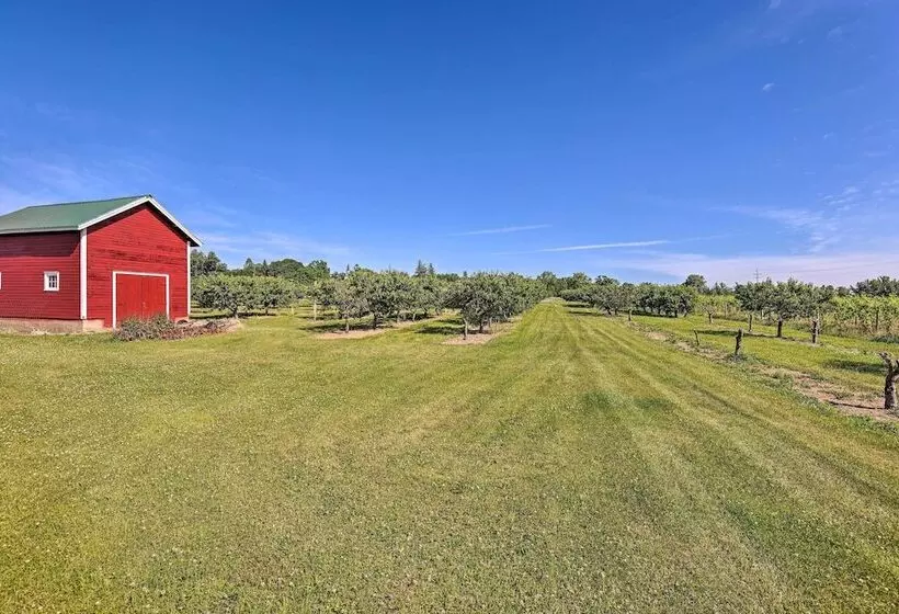 Finger Lakes Farm Retreat: Walk To Wineries!