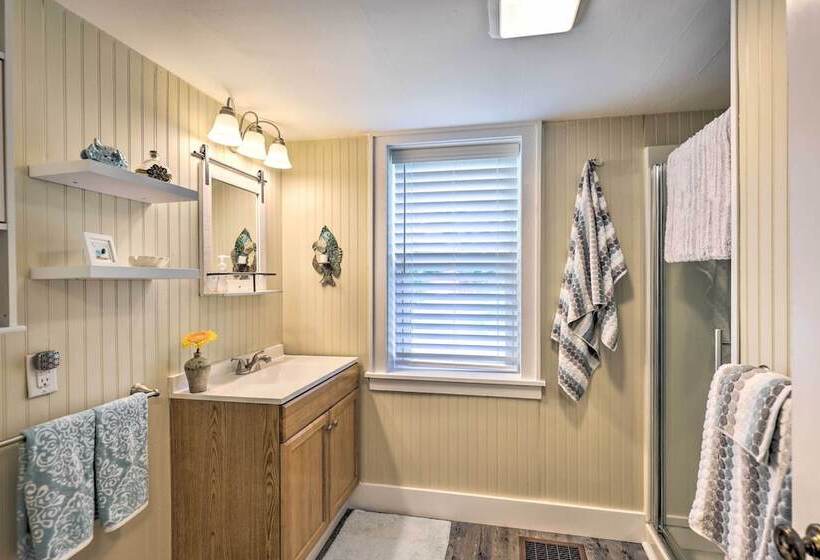 Finger Lakes Farm Retreat: Walk To Wineries!