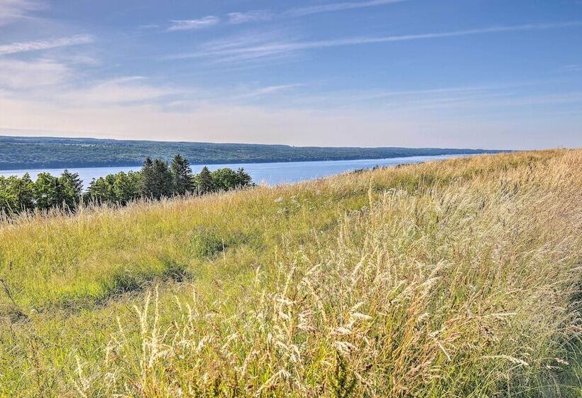 Finger Lakes Farm Retreat: Walk To Wineries!