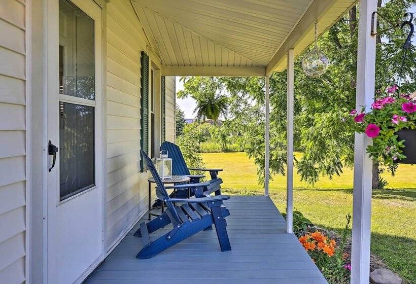 Finger Lakes Farm Retreat: Walk To Wineries!