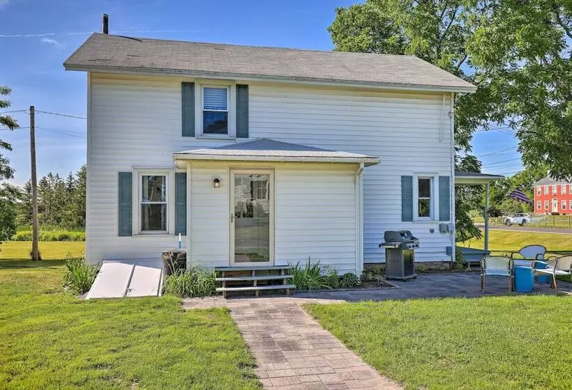 Finger Lakes Farm Retreat: Walk To Wineries!