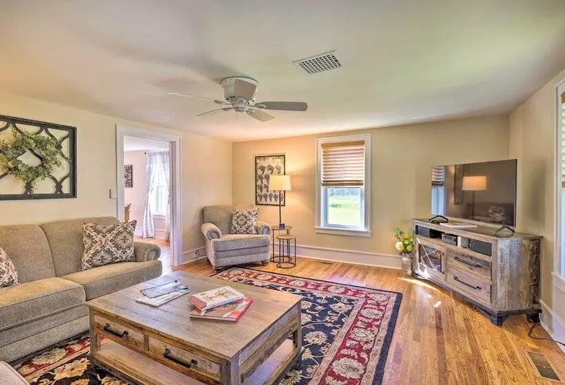 Finger Lakes Farm Retreat: Walk To Wineries!