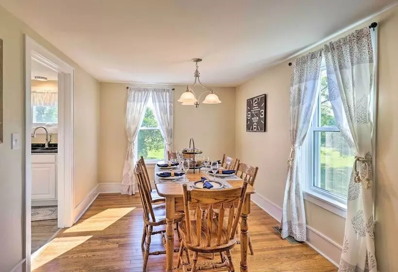 Finger Lakes Farm Retreat: Walk To Wineries!