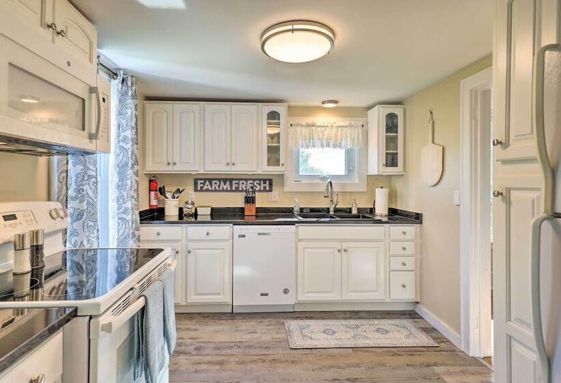 Finger Lakes Farm Retreat: Walk To Wineries!