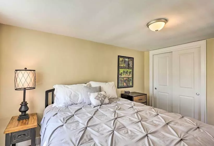 Finger Lakes Farm Retreat: Walk To Wineries!