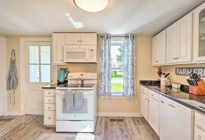 Finger Lakes Farm Retreat: Walk To Wineries!