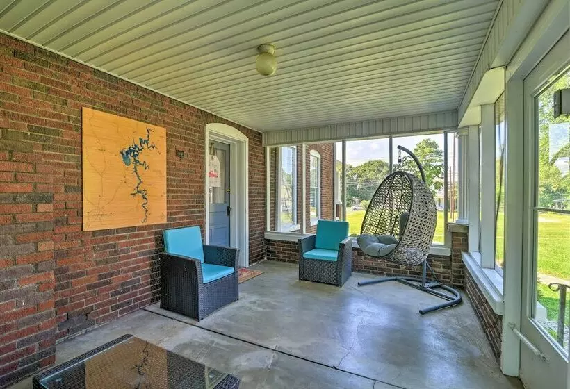 Glasgow Home W/ Porch: Close To Lake & Caves!