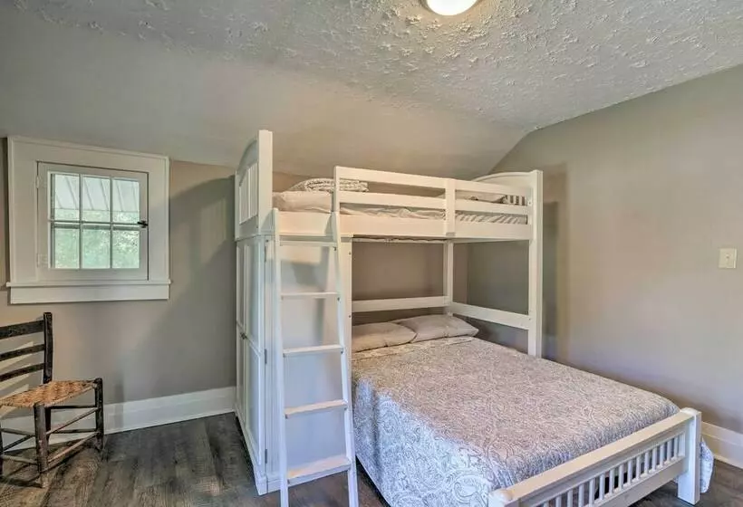 Glasgow Home W/ Porch: Close To Lake & Caves!