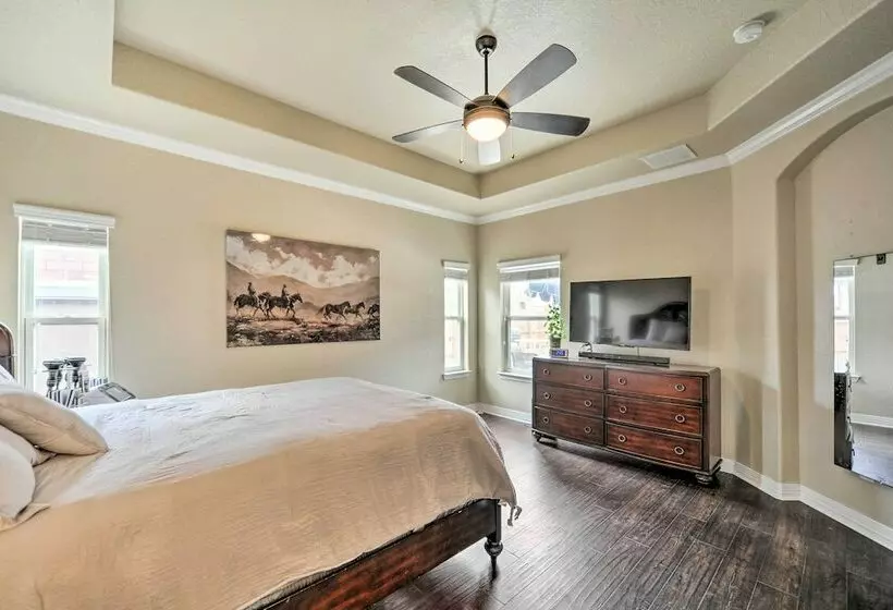 Gorgeous Family Home W/ Yard Near Seaworld!
