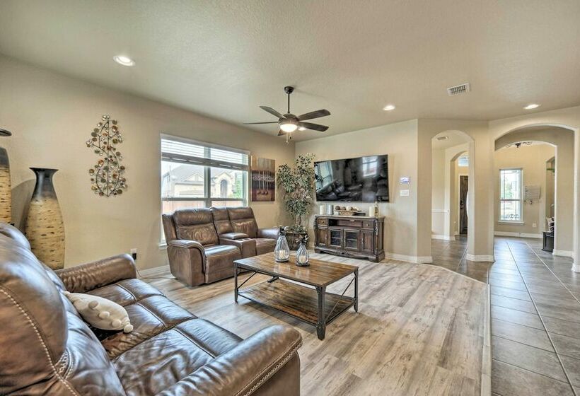 Gorgeous Family Home W/ Yard Near Seaworld!