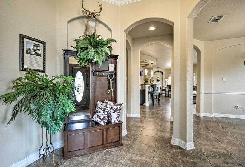 Gorgeous Family Home W/ Yard Near Seaworld!