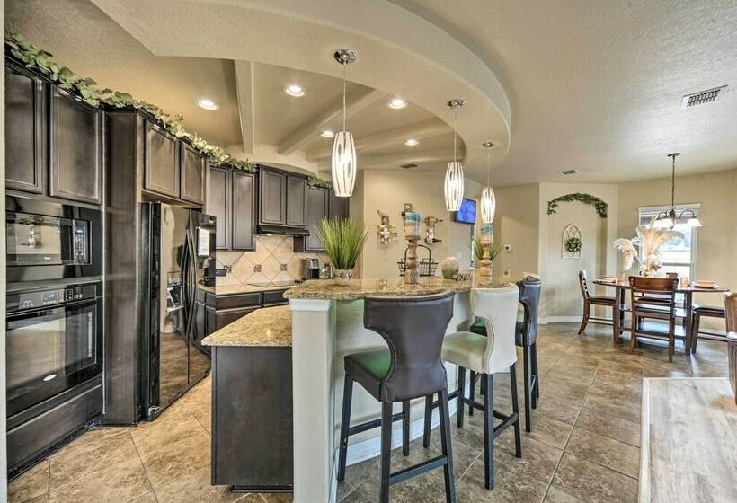 Gorgeous Family Home W/ Yard Near Seaworld!