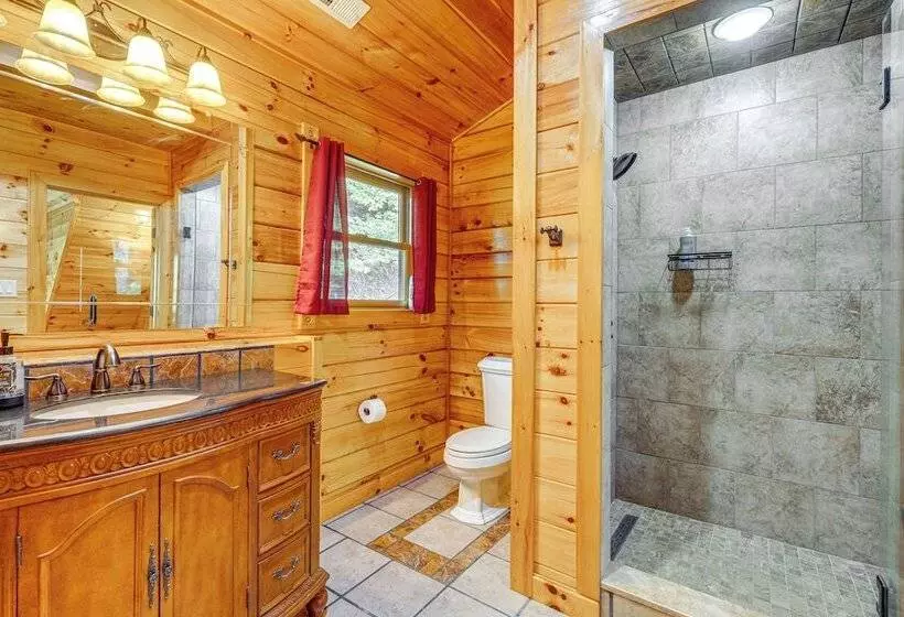 Hike, Fish & Golf: Burnsville Retreat W/ Deck!