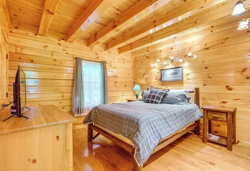 Hike, Fish & Golf: Burnsville Retreat W/ Deck!