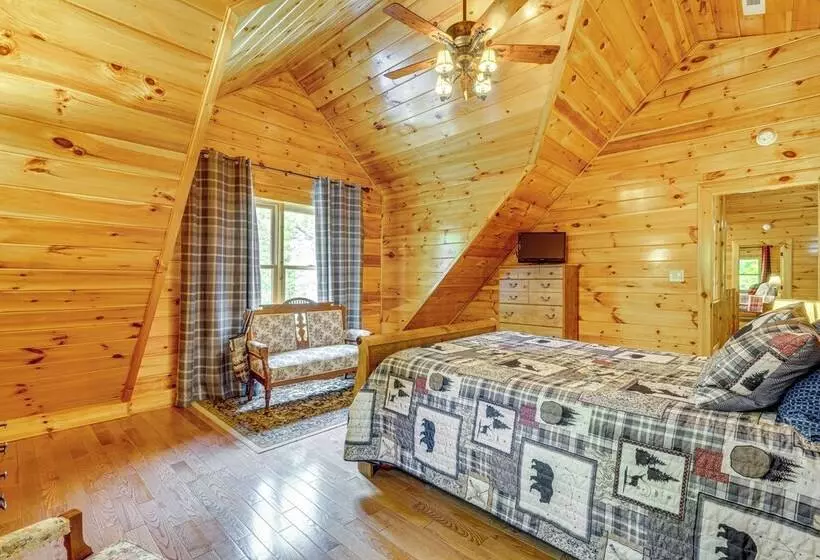 Hike, Fish & Golf: Burnsville Retreat W/ Deck!