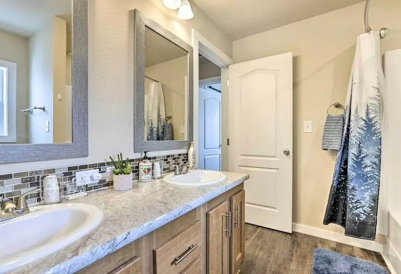 Gypsum Home W/ Patio: Between Glenwood & Vail