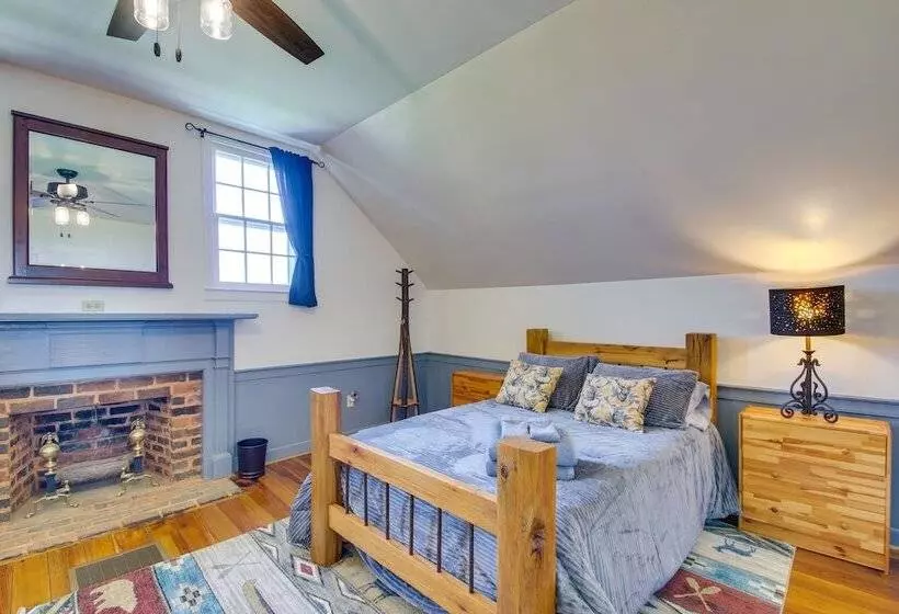 Idyllic Appomattox Home W/ Porch & Rocking Chairs!